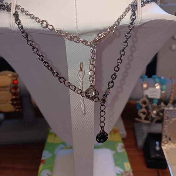 Liz Claiborne, 2 Signed Necklaces, Gunmetal and Silvertone - Picture 4 of 6